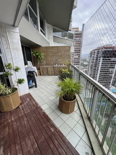 Apartamento no melhor condominio da Barra para venda tem 300 metros quadrados com 4 quarto