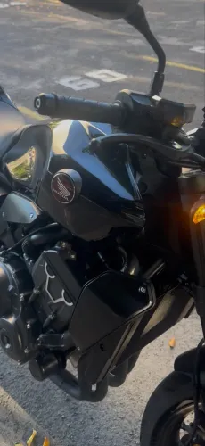 CB 1000r 22/22 BLACK EDITION  com 2.600km