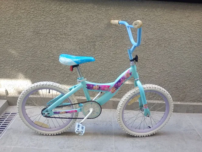 Vendo bicicleta aro 18 bem conservada aceito cartão entrego