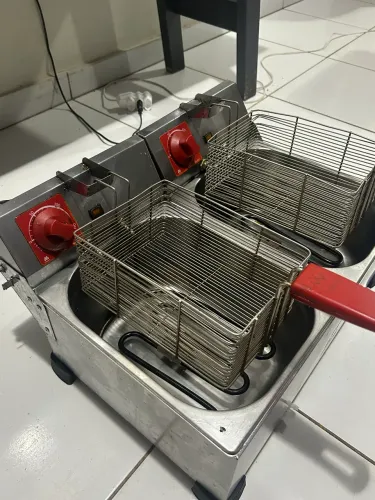 Fritadeira Profissional 12 Litros (2 Cubas de 6L) - Excelente Estado | Oportunidade! 