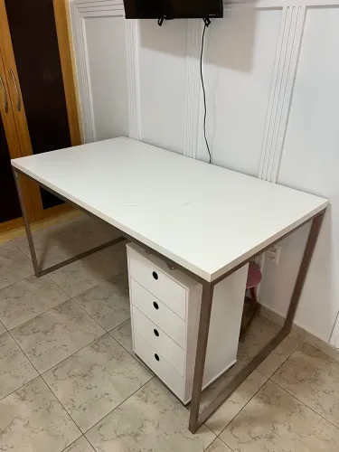 Mesa de MDF com metalon