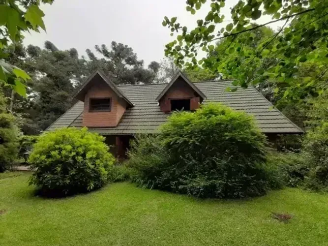 CASA À VENDA NA VILA INGLESA CAMPOS DO JORDÃO/SP