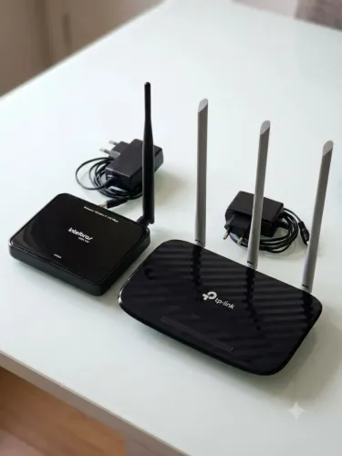 Kit 2 Roteadores Wi-Fi (TP-Link Dual Band AC750 + Intelbras WRN150)