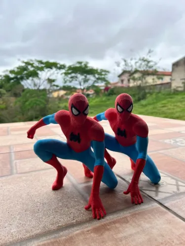 Lindo homem aranha em impressão 3d