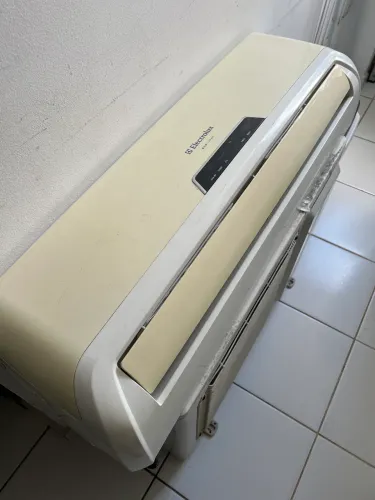 Split Eletrolux de 12000 Btus usado