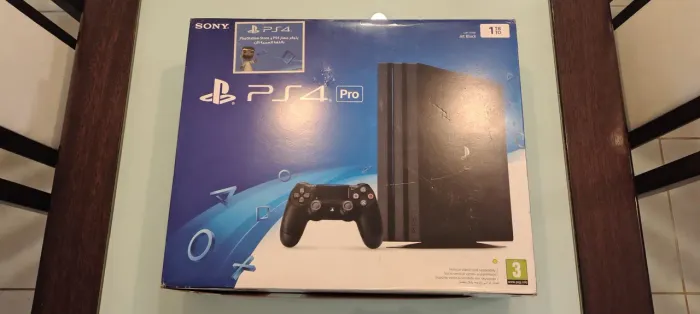 Caixa vazia PS4 Pro completa (Luva + berço)