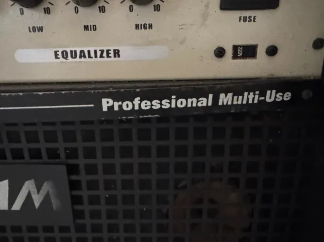 Vendo Caixa Amplificada e microfone