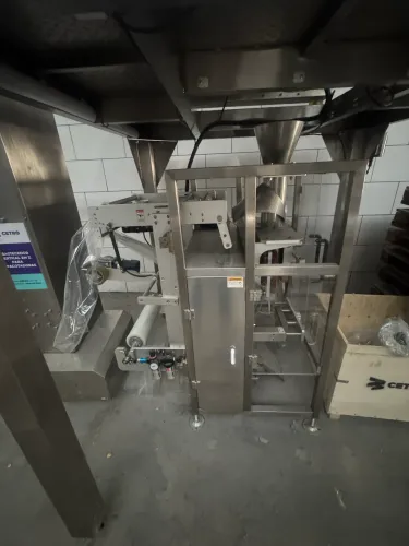 Máquina embaladora com 10 cabeças 