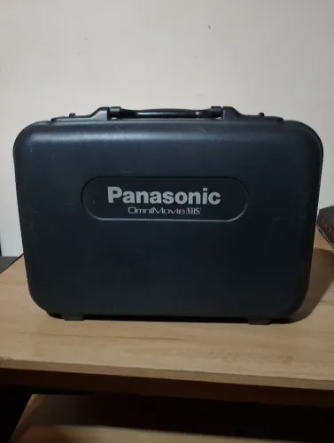 Camera filmadora Panasonic ótimo pra colecionador não sei se está funcionando.