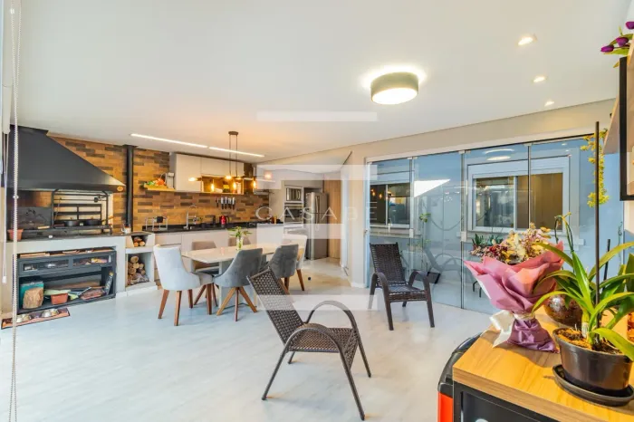 Casa térrea com planta estendida no Condomínio Venezia