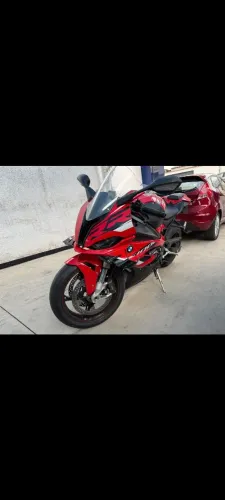 BMW s1000 vermelha