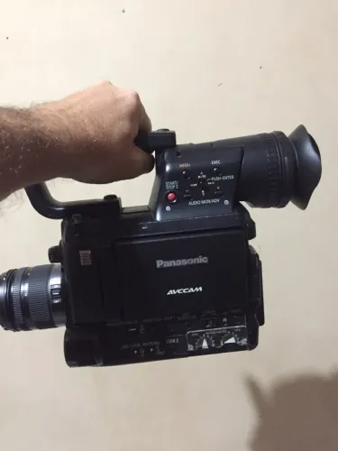 Filmadora Panasonic AG-AF100 micro 4/ com duas baterias recarregáveis