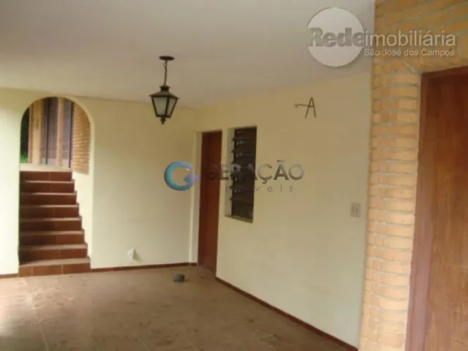 Casa sobrado à venda em condomínio fechado com 04 dormitórios sendo 01 suíte- 330 m²- Jard