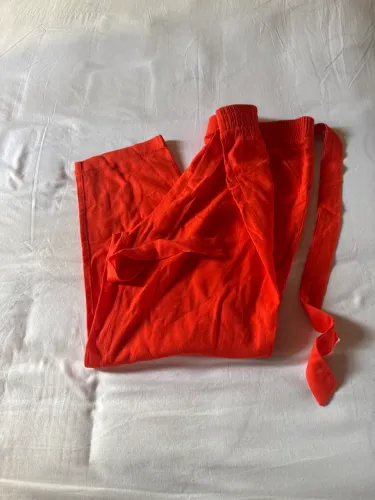 Calça comprida com elástico na cintura
