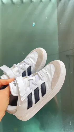 Tênis adidas infantil