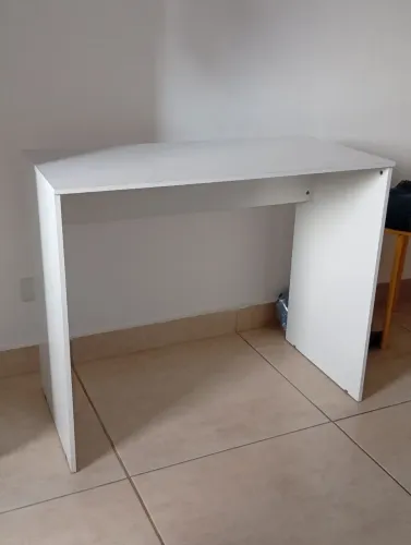 Mesa / escrivaninha/ escritório 90x46cm