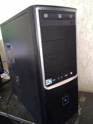 CPU duo core, 4 gigas, hd 500 gigas placa de vídeo 2 gigas