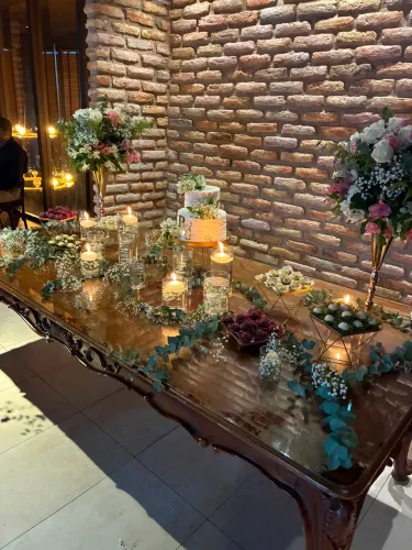 ALUGUEL - Vasos, Boleira, doceiras e cilindros de vidro e Jarros para decoração de festas