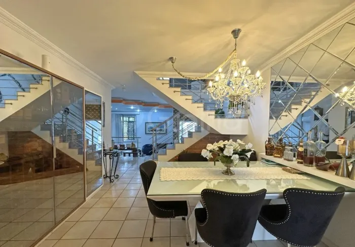Casa de 272m² privativos com 5 quartos no bairro Itaguaçu, São José