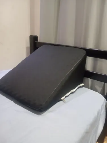 Travesseiro triângulo anatômico 