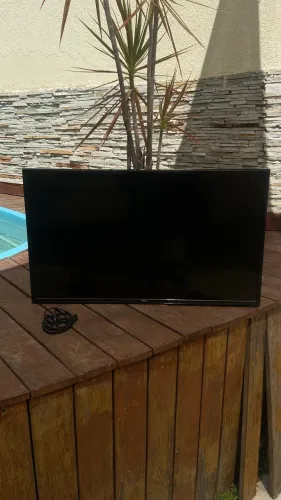 TV PHILIPS COM TEA DANIFICADA 