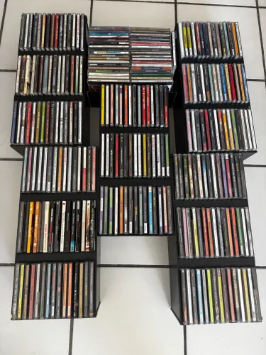 CDS vários estilos de músicas 10,00 a unidade (MPB , SERTANEJO , ROCK , FORRÓ , ETC?)