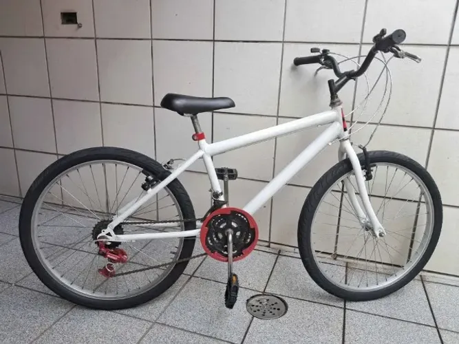 Bicicleta Wendy aro 24 , de 21 marchas , com freios v brake, funcionando tudo certinho