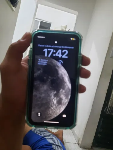 Iphone xr/ bateria 83%