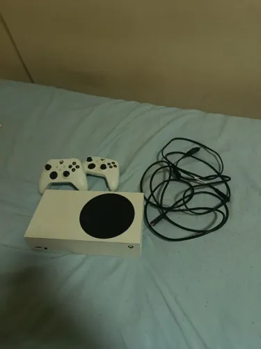 XBOX SÉRIES S EM ÓTIMO ESTADO TROCO EM IPHONE