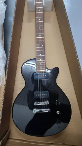 Guitarra SX Les Paul EE3J Preta - Basswood, braço em Maple e escala Rosewood
