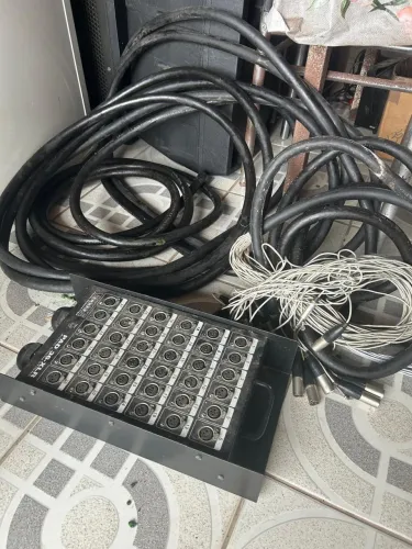 Vende-se uma mesa de som