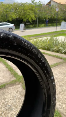PNEU CONTINENTAL 235/45 R19 - JEEP COMPASS OU COMMANDER