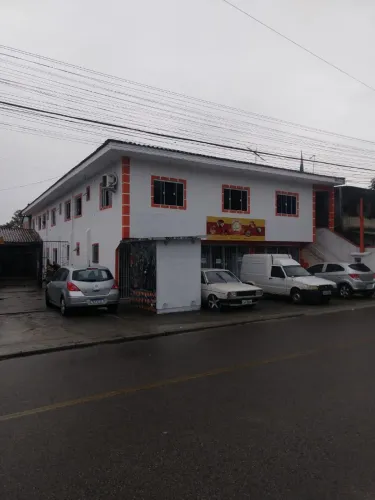 Alugo kitnet,e uma sala comercial no araucária serraria.