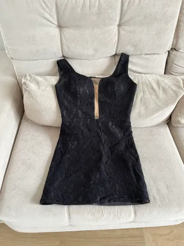 Vestido Livia Ribeiro, tamanho M preto renda
