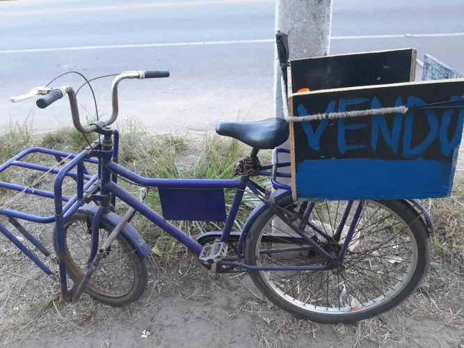 Vende se uma bicicleta de carga