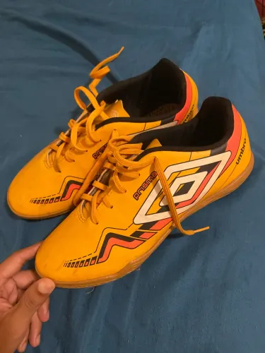 vendo chuteira de quadra tm41, nova 