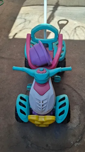 Quadriciclo Infantil a Pedal Branco e Rosa - Maral