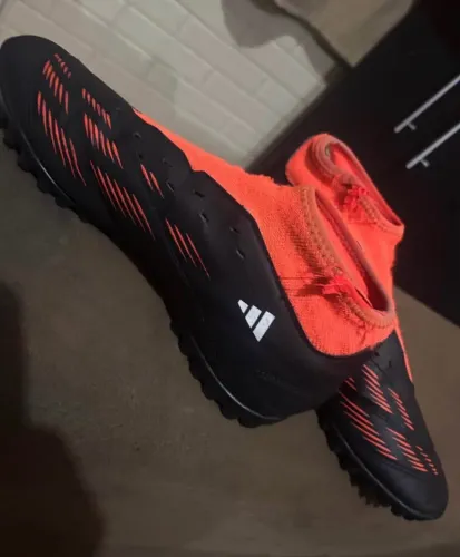 Chuteira adidas predator número 40 