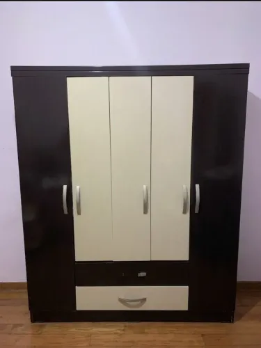 Guarda roupas de solteiro