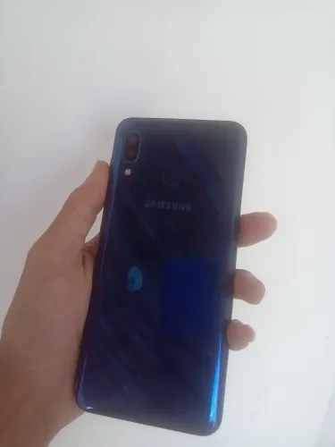 Celular A20 todo bom