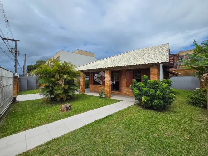 CASA COM 3 QUARTOS 3 VAGAS QUINTAL E CHURRASQUEIRA NO CAMPECHE FLORIANÓPOLIS