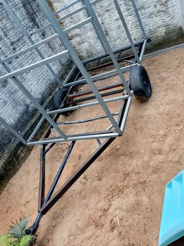 Vendo carrocinha separada ou junto com estrutura de ferro removível