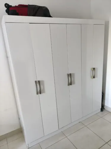Guarda roupa em perfeito estado, retirar a partir de agosto perto do metrô são Paulo 