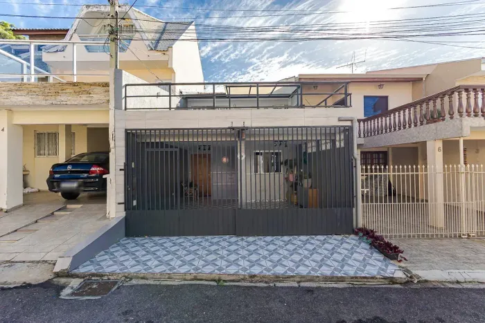 Sobrado 160m², 3 quartos, suíte, 2 vagas, espaço gourmet. Novo Mundo