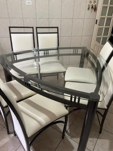 Mesa de jantar de vidro com 6 cadeiras 