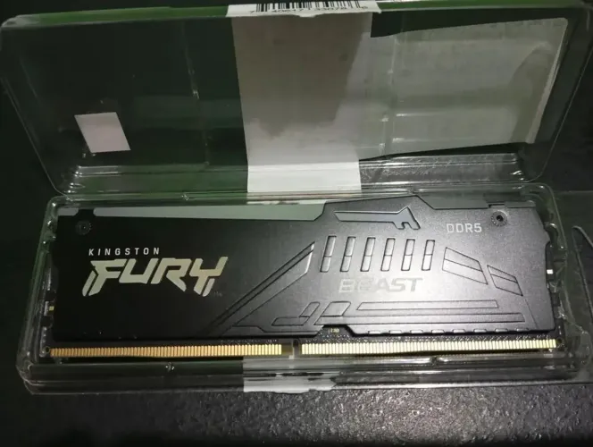 Memória  Kingston Fury Beast Rgb Ddr5 16gb 5600mh