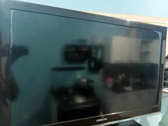 Vendo televisão. Não e smart!
