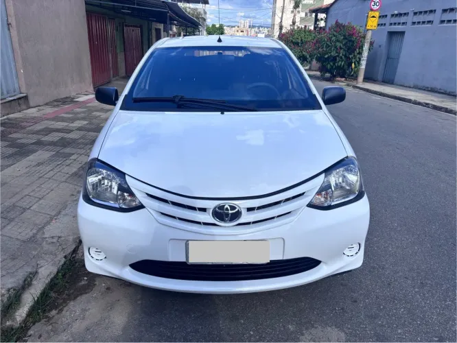 Toyota Etios X 1.3 Flex 16V 5P Mec. 2013