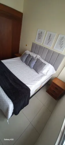 Cabeceira e almofadas 
