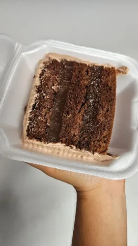 Fatias de Bolo Gourmet Recheadas | Diversos Sabores
